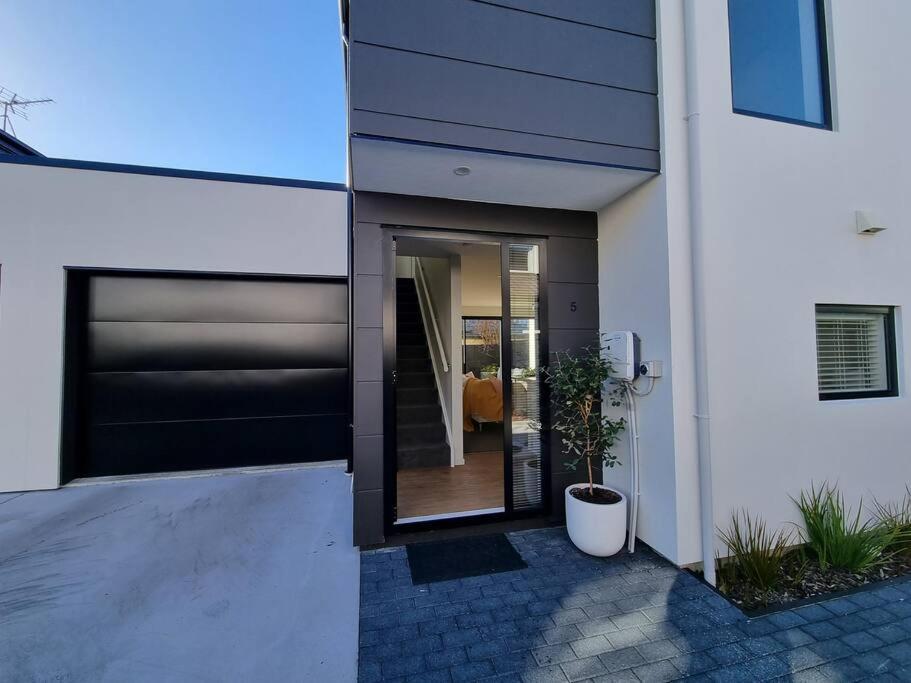 Central Home With Internal Garage - Close To Cbd! Christchurch Zewnętrze zdjęcie